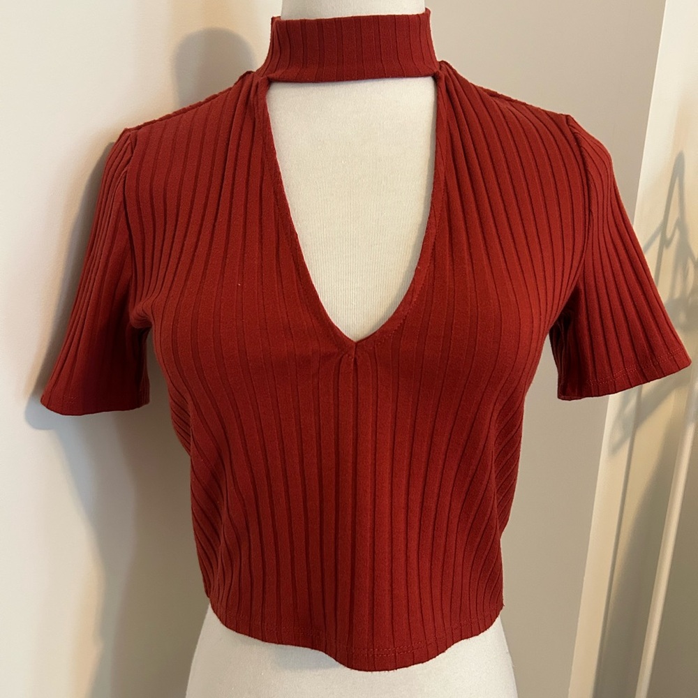 V neck short sleeve top in red women